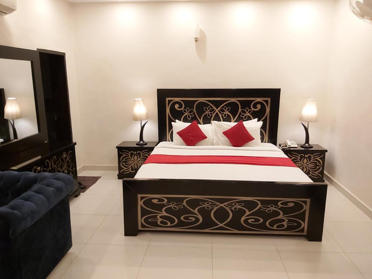 Hotel Mairona Gulberg Lahore Exterior photo